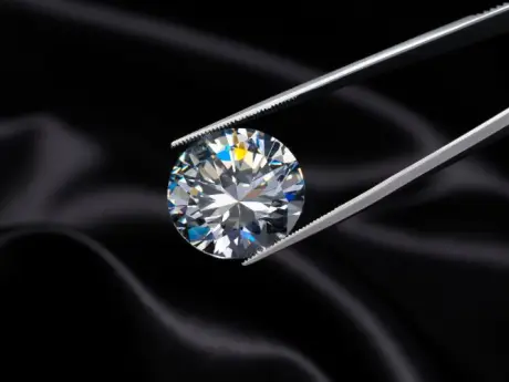 Diament naturalny czy syntetyczny, który wybrać?